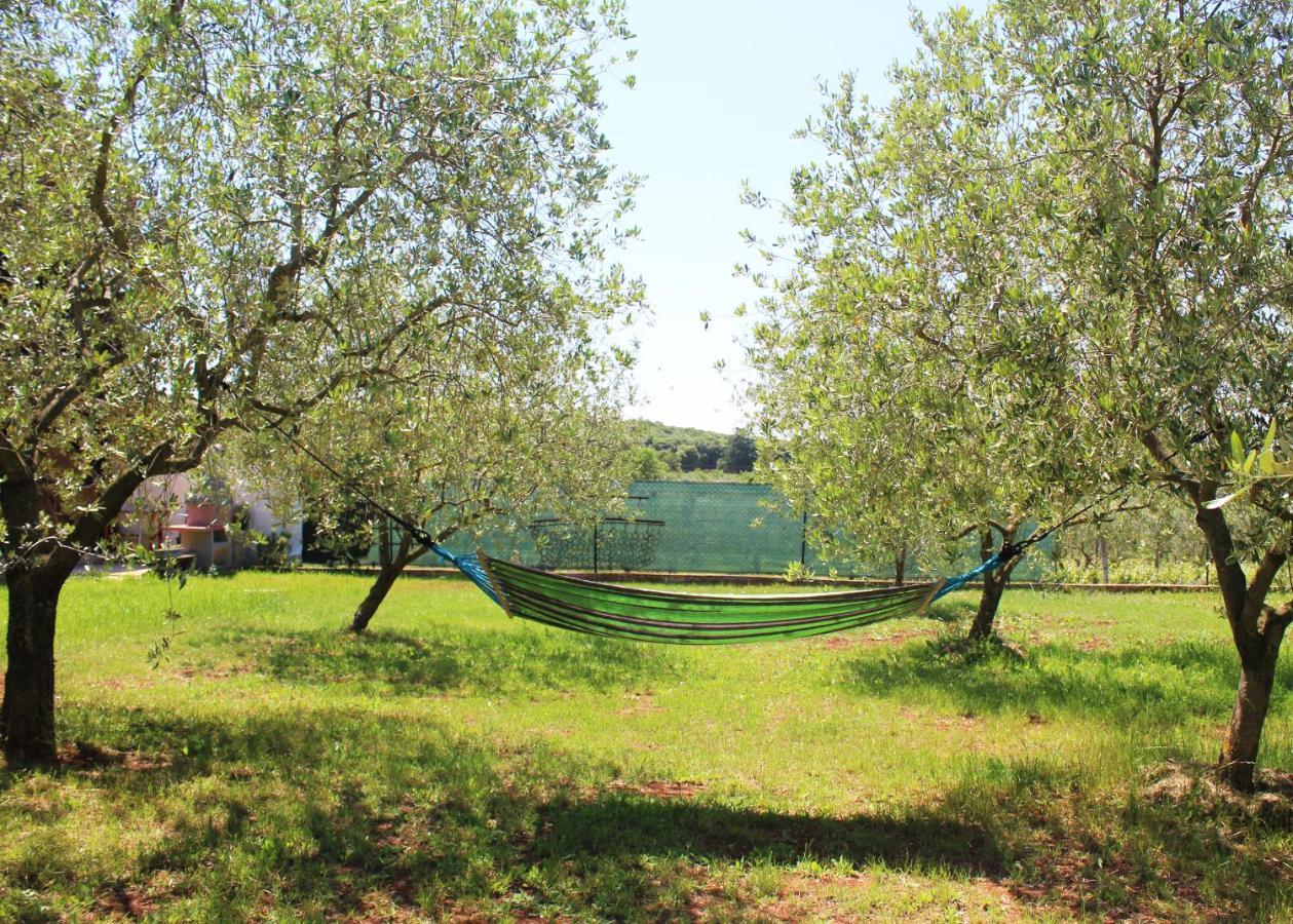 Вілла Oliven Garden Ровінь Екстер'єр фото