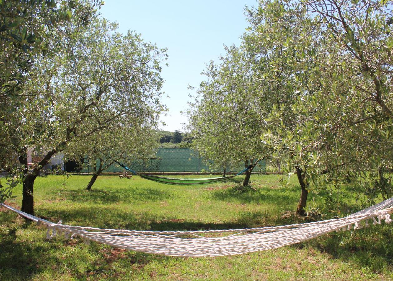 Вілла Oliven Garden Ровінь Екстер'єр фото
